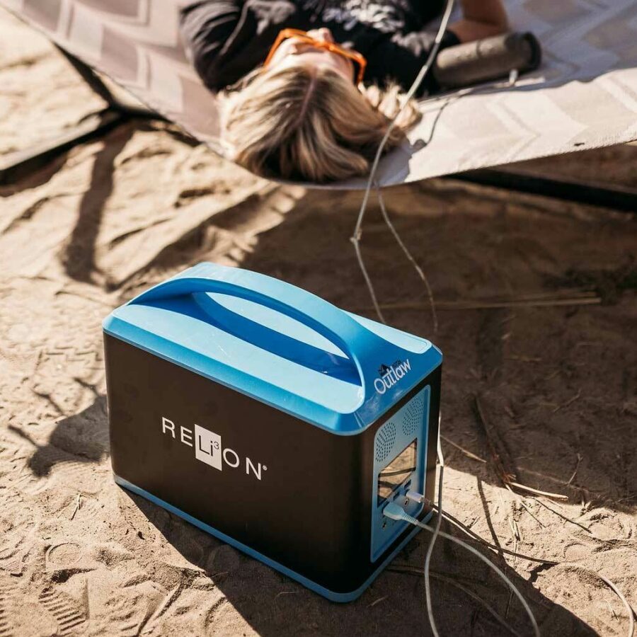 https://relion-battery.s3.us-east-1.amazonaws.com/images/blog/_zPattern/outlaw-portable-power-station-on-the-beach.jpg