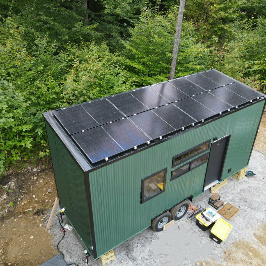 https://relion-battery.s3.us-east-1.amazonaws.com/images/hero/_zPattern/Jarrod-Tocci_solar-panel-system-build.jpg