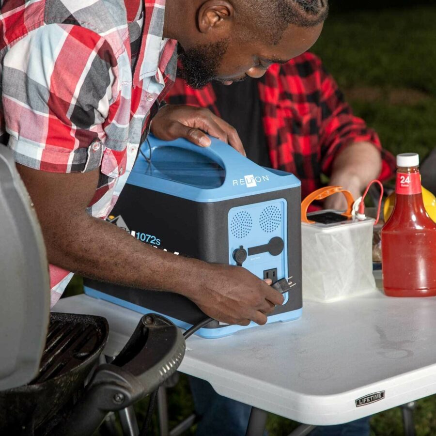 https://relion-battery.s3.us-east-1.amazonaws.com/images/hero/_zPattern/outlaw-portable-power-station-tailgating.jpg