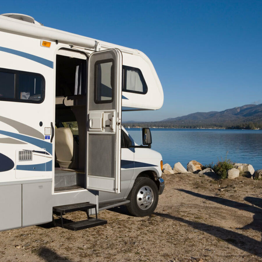 https://relion-battery.s3.us-east-1.amazonaws.com/images/hero/_zPattern/rv-lake.jpg