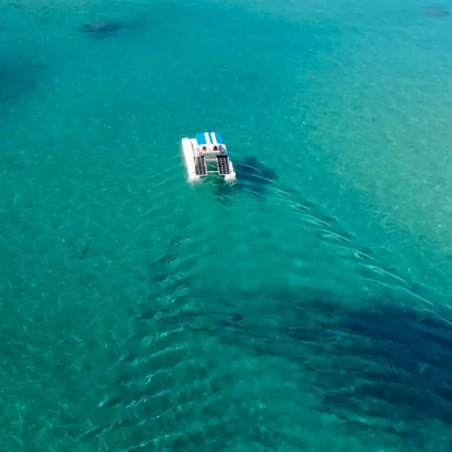 https://relion-battery.s3.us-east-1.amazonaws.com/images/hero/_zPattern/sub-sea-systems-solar-boat.jpg