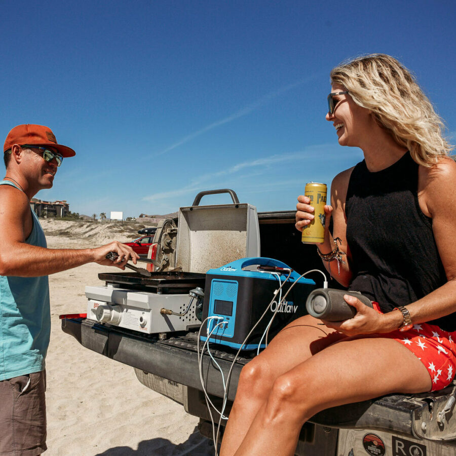 https://relion-battery.s3.us-east-1.amazonaws.com/images/hero/_zPattern/using-outlaw-power-station-for-tailgating.jpg
