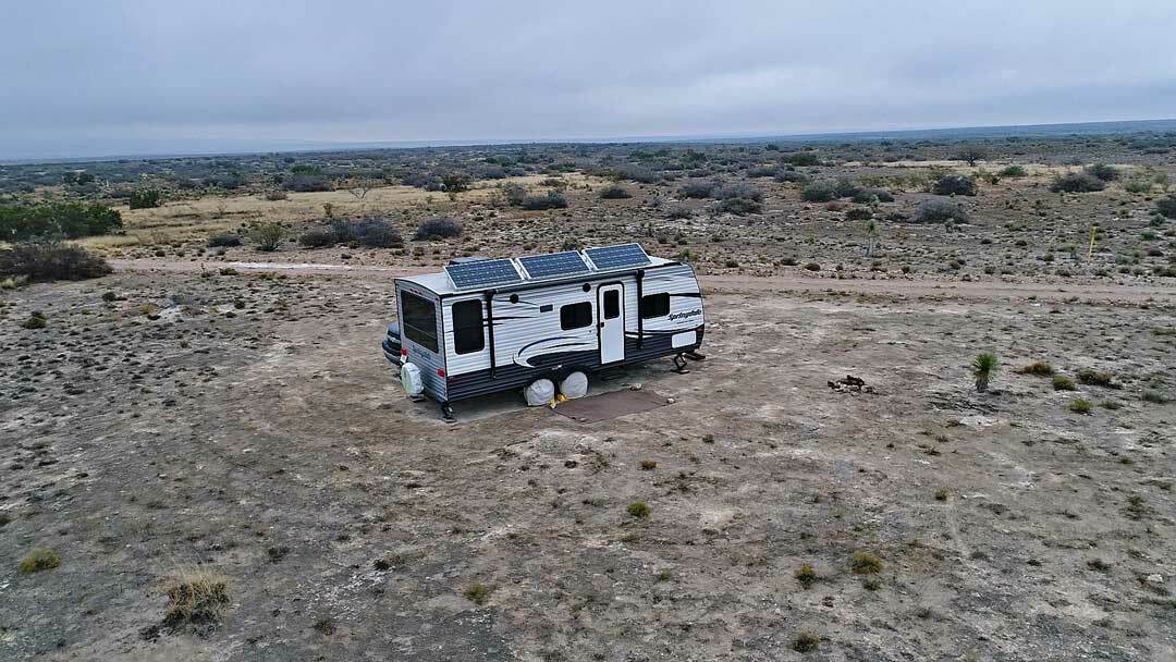 off-grid solar power system rv in the desert